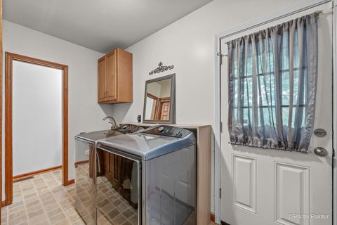 Tiny photo for 655 Oakview Drive, Algonquin, IL 60102 (MLS # 12598726)