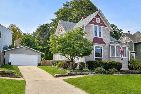 Photo of 113 S 4th Street, St. Charles, IL 60174 (MLS # 12480380) Photo of 113 S 4th Street, St. Charles, IL 60174 (MLS # 12480380)