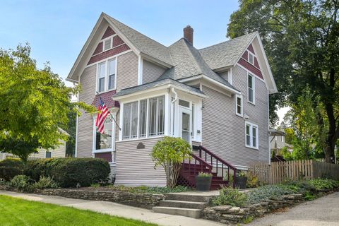 Tiny photo for 113 S 4th Street, St. Charles, IL 60174 (MLS # 12480380)