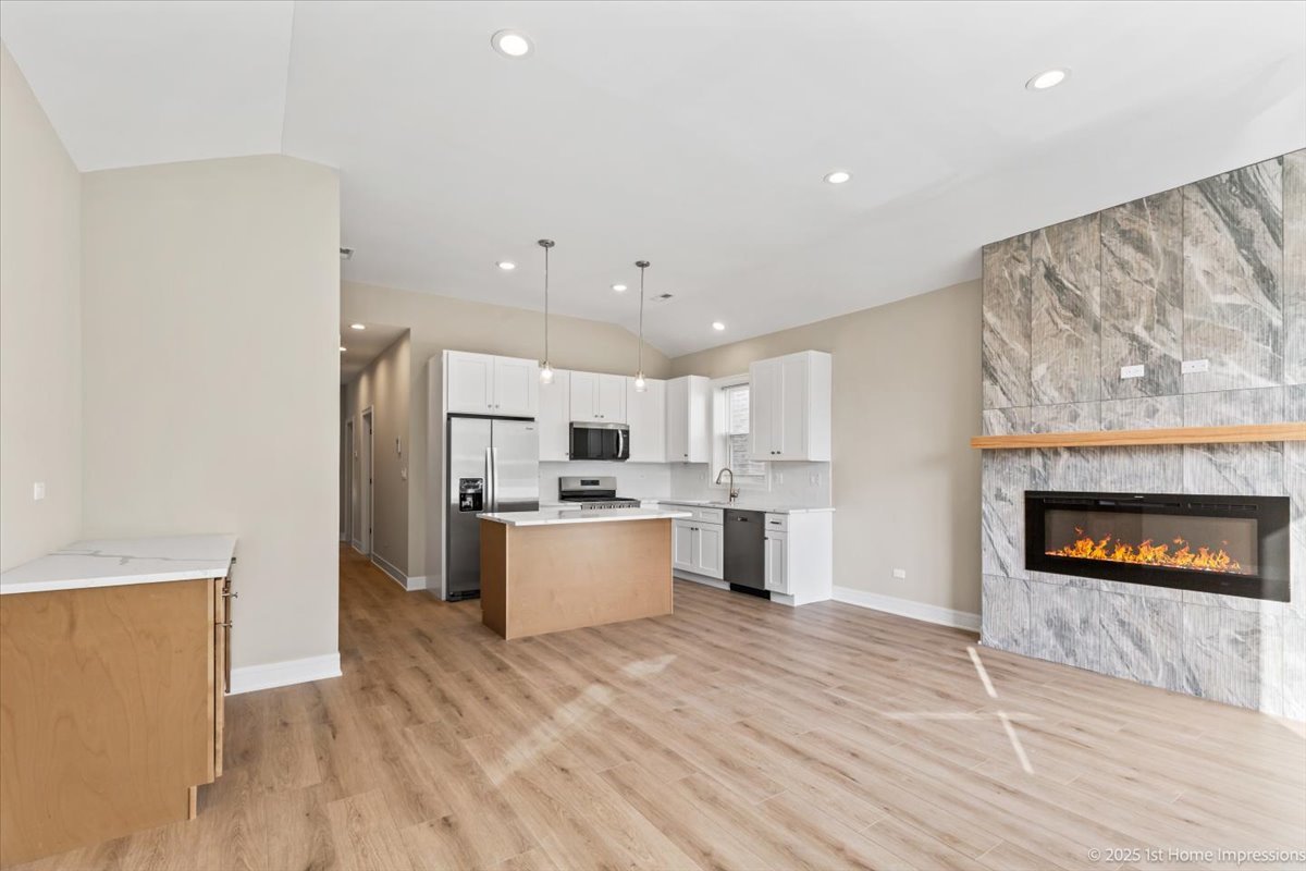 4932 S Champlain Avenue