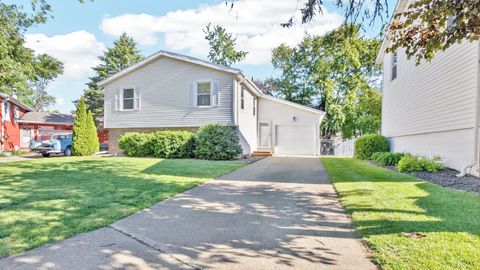 Photo of 5 Siesta Court, Bloomington, IL 61704 (MLS # 12648268)