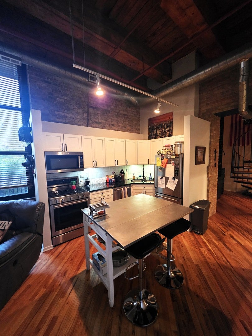 226 N Clinton Street 225