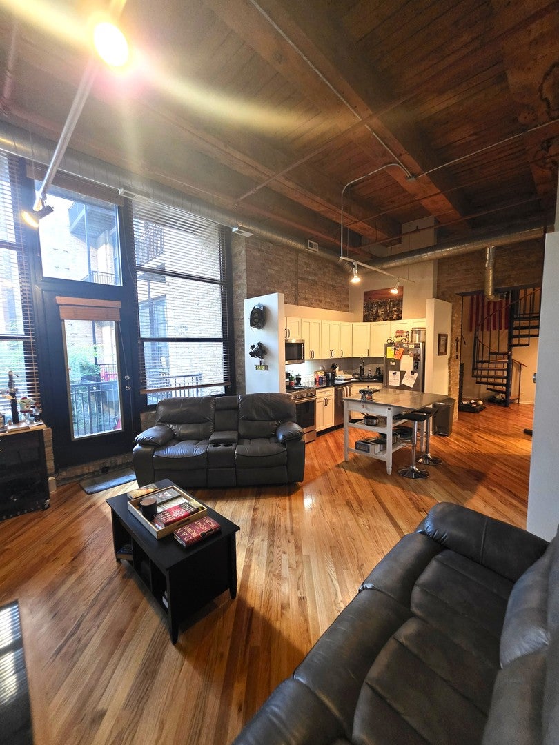226 N Clinton Street 225