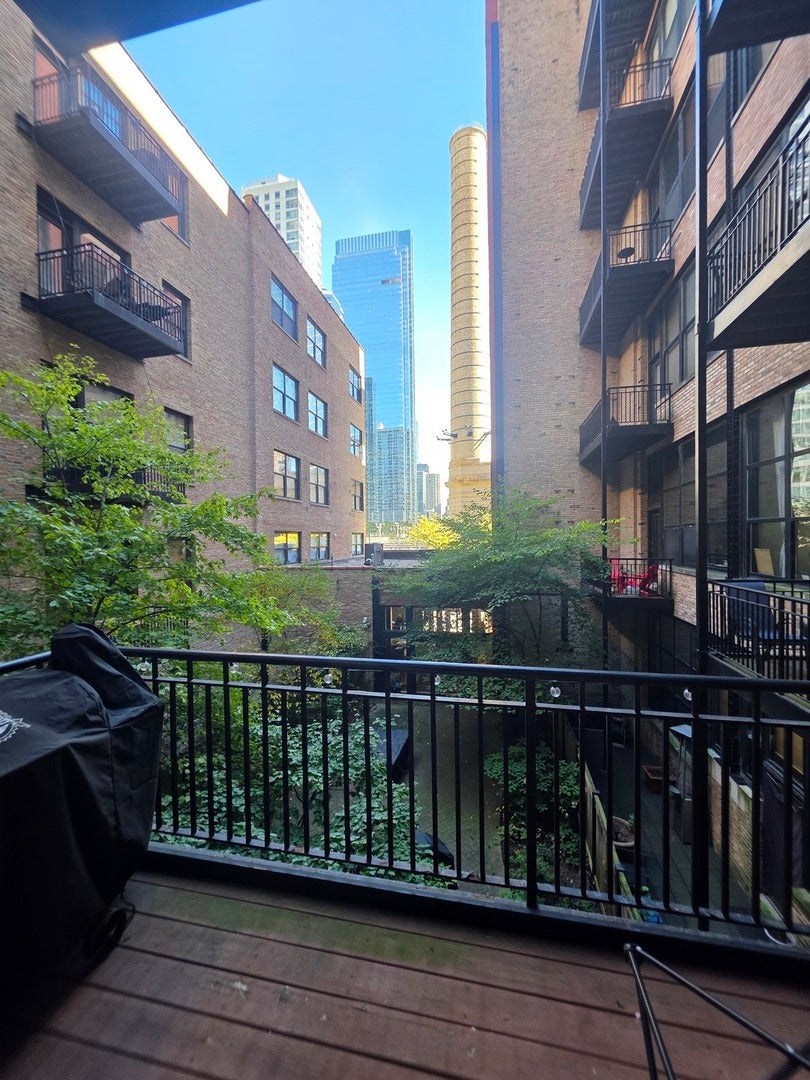 226 N Clinton Street 225