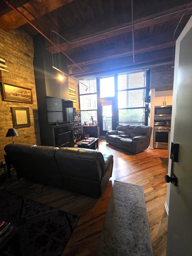 226 N Clinton Street 225