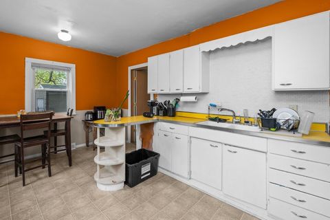 Tiny photo for 3433 FILLMORE Street, Davenport, IA 52806 (MLS # 12630970)