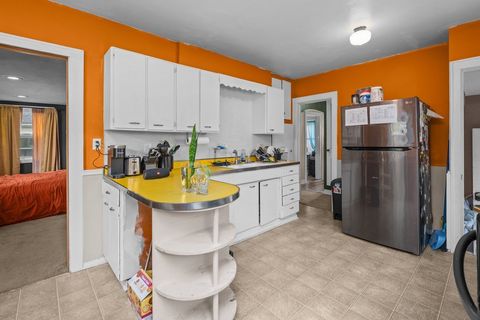 Tiny photo for 3433 FILLMORE Street, Davenport, IA 52806 (MLS # 12630970)