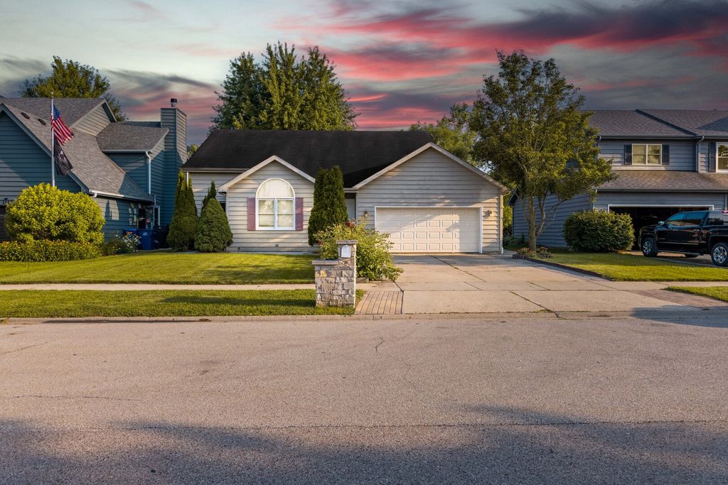 Photo for 1121 Otto Graham Lane, Zion, IL 60099 (MLS # 12499624)