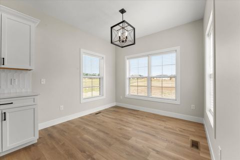 Tiny photo for 1408 Ravenwood Drive, Mahomet, IL 61853 (MLS # 12658346)