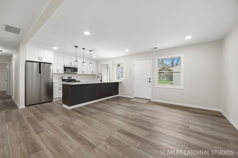 Tiny photo for 1041 N Elmwood Drive, Aurora, IL 60506 (MLS # 12620837)