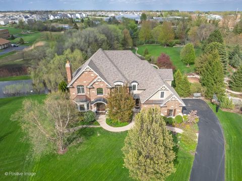 Photo of 37W220 MISSION HILLS Drive, St. Charles, IL 60175 (MLS # 12590740)