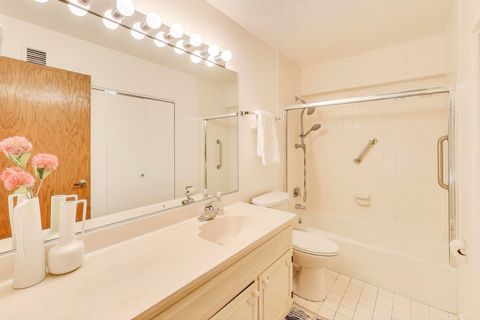 Tiny photo for 522 Church Street #3D, Evanston, IL 60201 (MLS # 12469085)