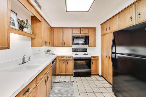 Tiny photo for 522 Church Street #3D, Evanston, IL 60201 (MLS # 12469085)