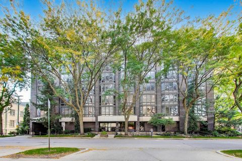 Photo of 522 Church Street #3D, Evanston, IL 60201 (MLS # 12469085) Photo of 522 Church Street #3D, Evanston, IL 60201 (MLS # 12469085)