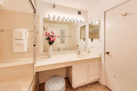 Tiny photo for 522 Church Street #3D, Evanston, IL 60201 (MLS # 12469085)