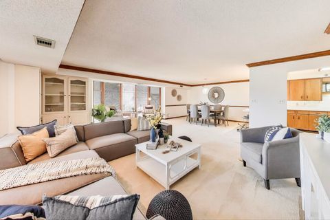 Tiny photo for 522 Church Street #3D, Evanston, IL 60201 (MLS # 12469085)