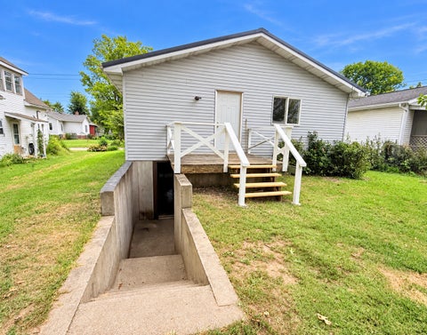 Tiny photo for 609 S Ledford Street, Harrisburg, IL 62946 (MLS # 12756462)
