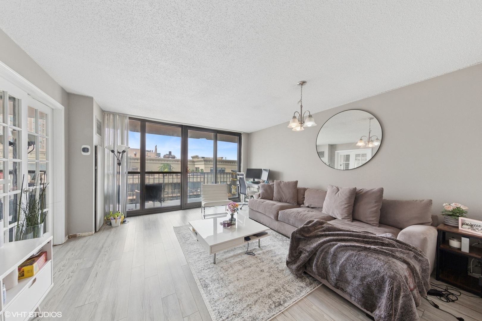 10 E Ontario Street 2806