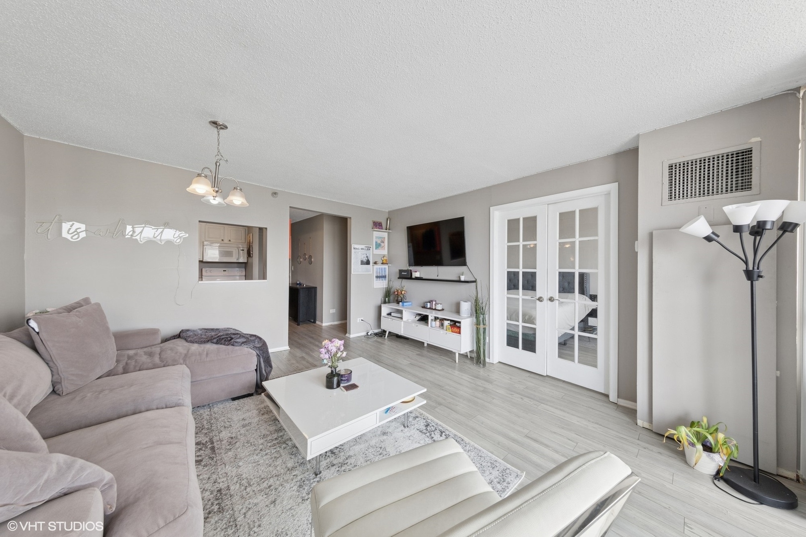 10 E Ontario Street 2806