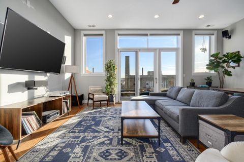 Tiny photo for 2710 W Chicago Avenue #4, Chicago, IL 60622 (MLS # 12557320)