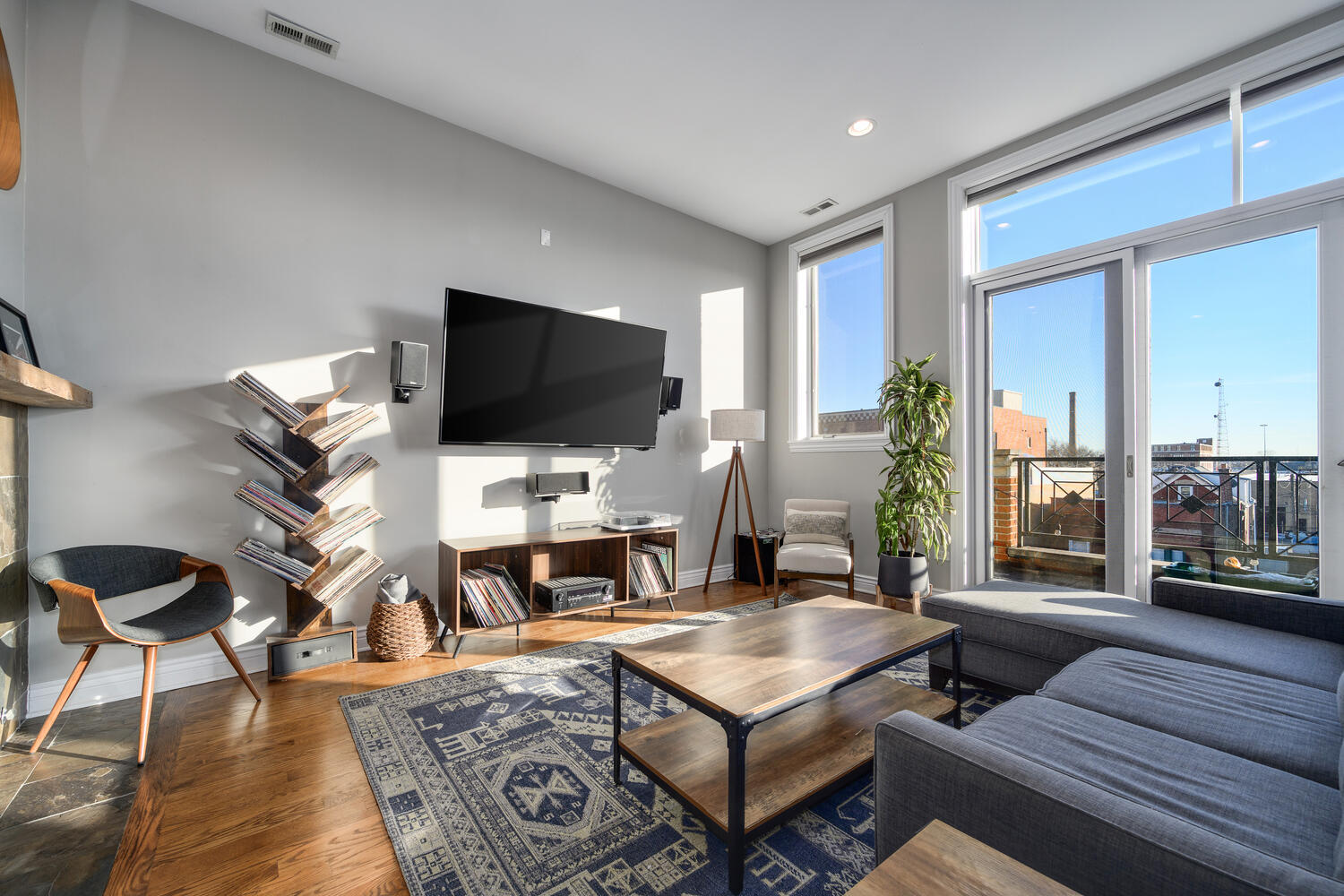 2710 W Chicago Avenue 4