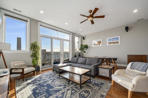 Tiny photo for 2710 W Chicago Avenue #4, Chicago, IL 60622 (MLS # 12557320)