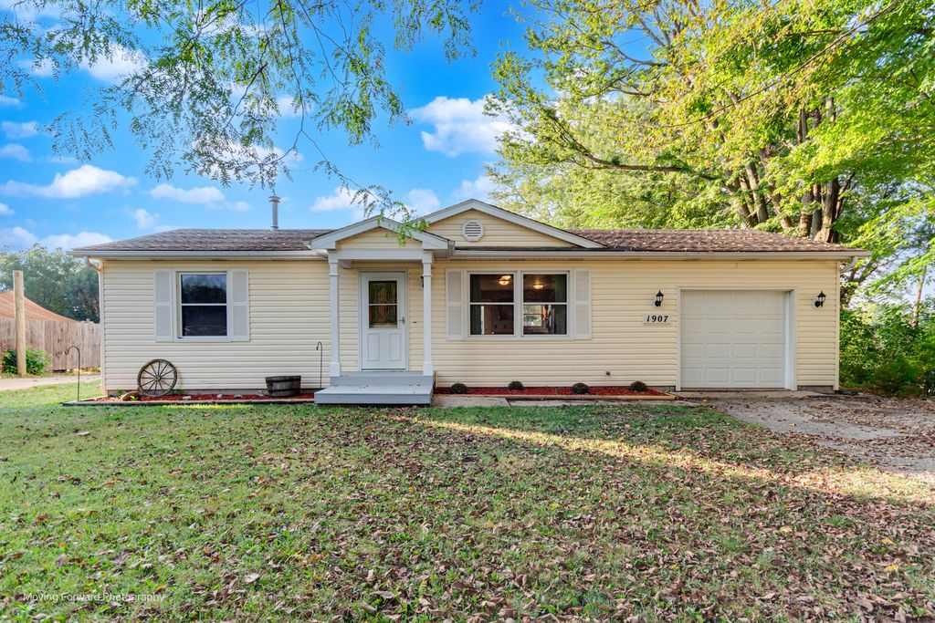 Photo for 1907 Irene Road, Sandwich, IL 60548 (MLS # 12480440)