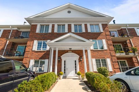 Tiny photo for 322 Park Avenue #2A, Clarendon Hills, IL 60514 (MLS # 12473749)