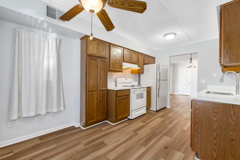 Tiny photo for 322 Park Avenue #2A, Clarendon Hills, IL 60514 (MLS # 12473749)