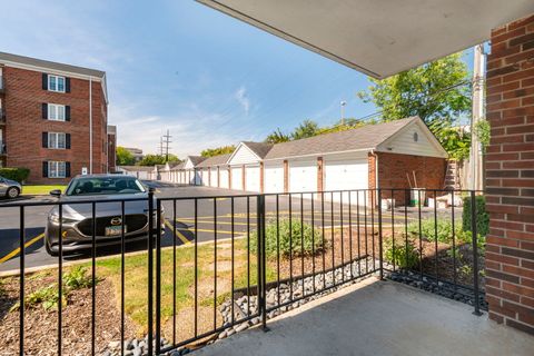 Tiny photo for 322 Park Avenue #2A, Clarendon Hills, IL 60514 (MLS # 12473749)