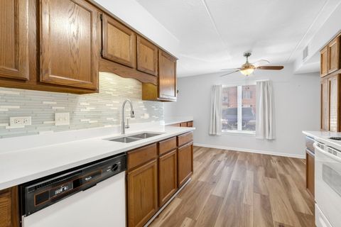 Tiny photo for 322 Park Avenue #2A, Clarendon Hills, IL 60514 (MLS # 12473749)