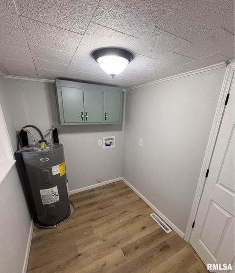 Tiny photo for 618 S McLeansboro Street, Benton, IL 62812 (MLS # EB460658)