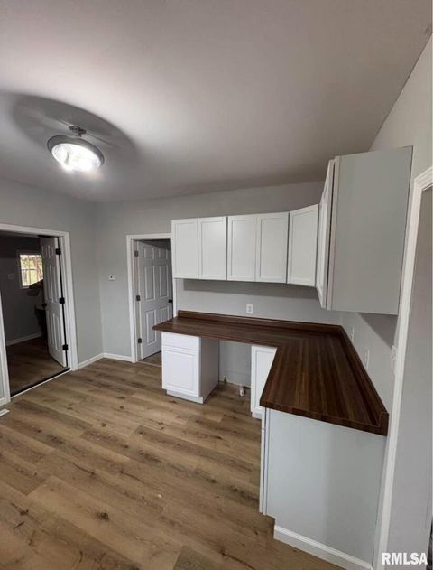 Tiny photo for 618 S McLeansboro Street, Benton, IL 62812 (MLS # EB460658)