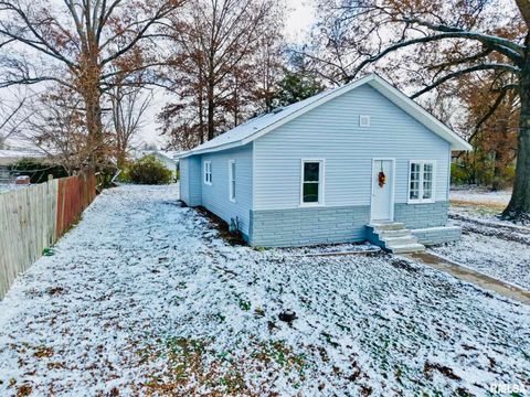 Tiny photo for 618 S McLeansboro Street, Benton, IL 62812 (MLS # EB460658)