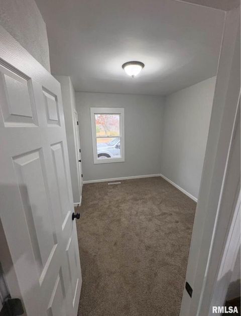 Tiny photo for 618 S McLeansboro Street, Benton, IL 62812 (MLS # EB460658)