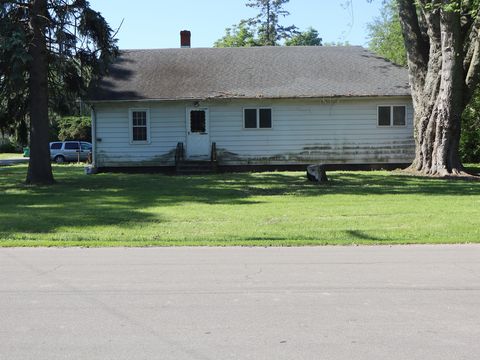 201 W 3rd Street Streator IL 61364