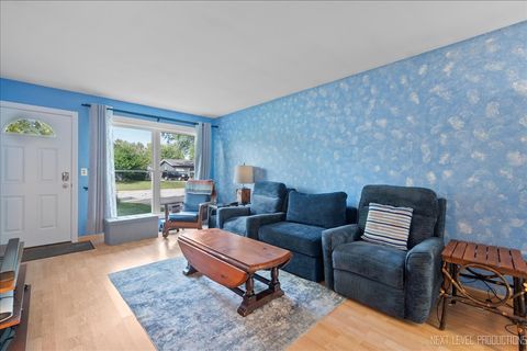 Tiny photo for 320 Harmony Drive, North Aurora, IL 60542 (MLS # 12481186)