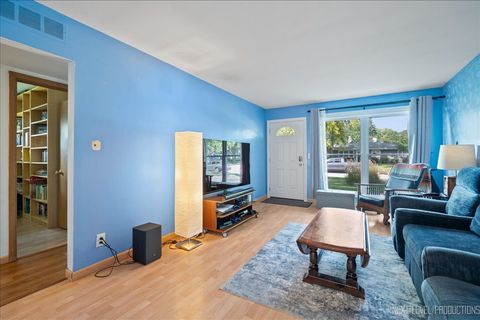 Tiny photo for 320 Harmony Drive, North Aurora, IL 60542 (MLS # 12481186)