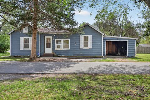 Photo of 822 W Kennicott Street, Carbondale, IL 62901 (MLS # 12617811)