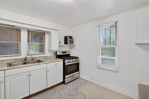 Tiny photo for 822 W Kennicott Street, Carbondale, IL 62901 (MLS # 12617811)