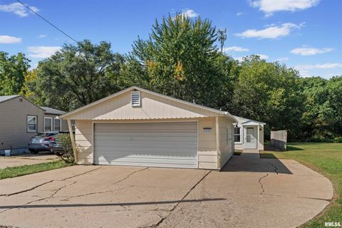 Tiny photo for 1501 43RD Street, Moline, IL 61265 (MLS # QC4269236)