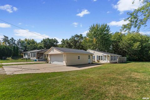 Tiny photo for 1501 43RD Street, Moline, IL 61265 (MLS # QC4269236)