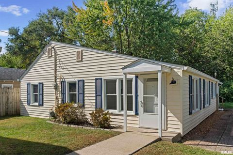 Photo of 1501 43RD Street, Moline, IL 61265 (MLS # QC4269236)