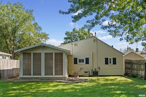 Tiny photo for 1501 43RD Street, Moline, IL 61265 (MLS # QC4269236)