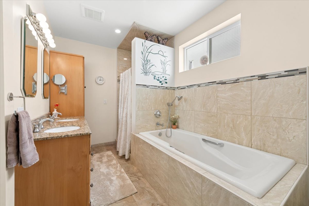 4924 N Seeley Ave, Chicago, IL, 60625, USA, 3 Bedrooms Bedrooms, ,3 BathroomsBathrooms,Residential,Pending,4924 N Seeley Ave,12646481