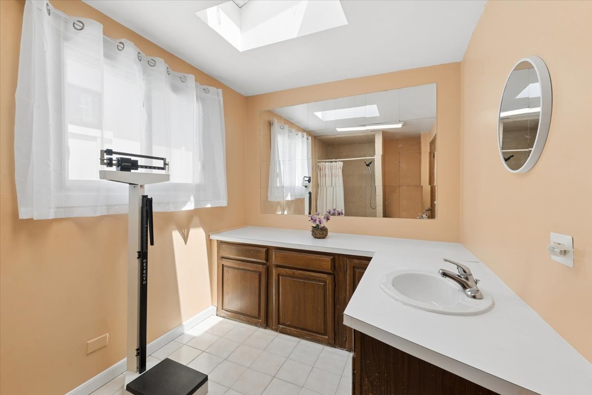 4924 N Seeley Ave, Chicago, IL, 60625, USA, 3 Bedrooms Bedrooms, ,3 BathroomsBathrooms,Residential,Pending,4924 N Seeley Ave,12646481