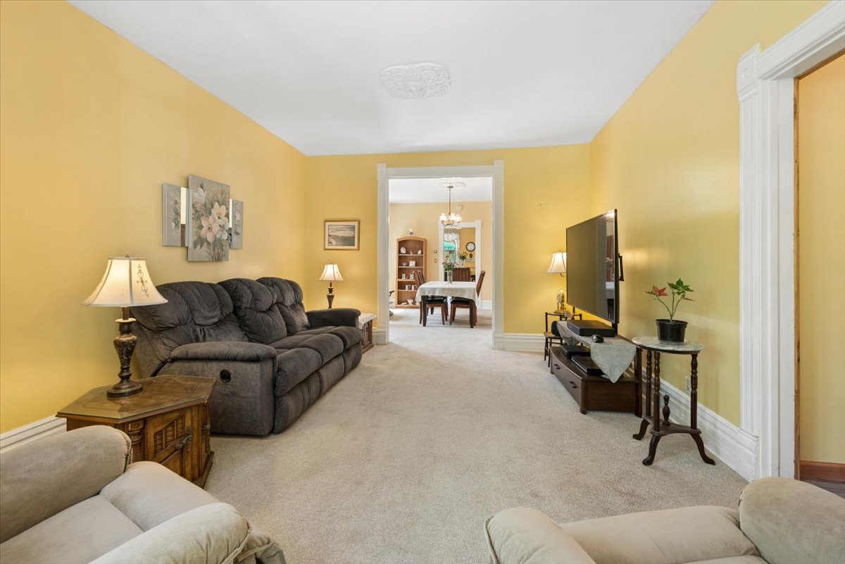 4924 N Seeley Ave, Chicago, IL, 60625, USA, 3 Bedrooms Bedrooms, ,3 BathroomsBathrooms,Residential,Pending,4924 N Seeley Ave,12646481