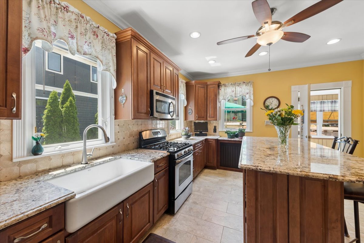 4924 N Seeley Ave, Chicago, IL, 60625, USA, 3 Bedrooms Bedrooms, ,3 BathroomsBathrooms,Residential,Pending,4924 N Seeley Ave,12646481