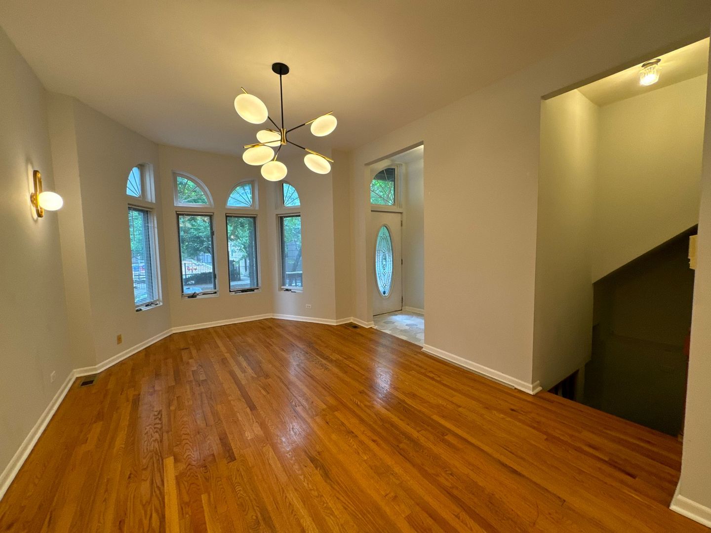 923 W Fletcher Street 1