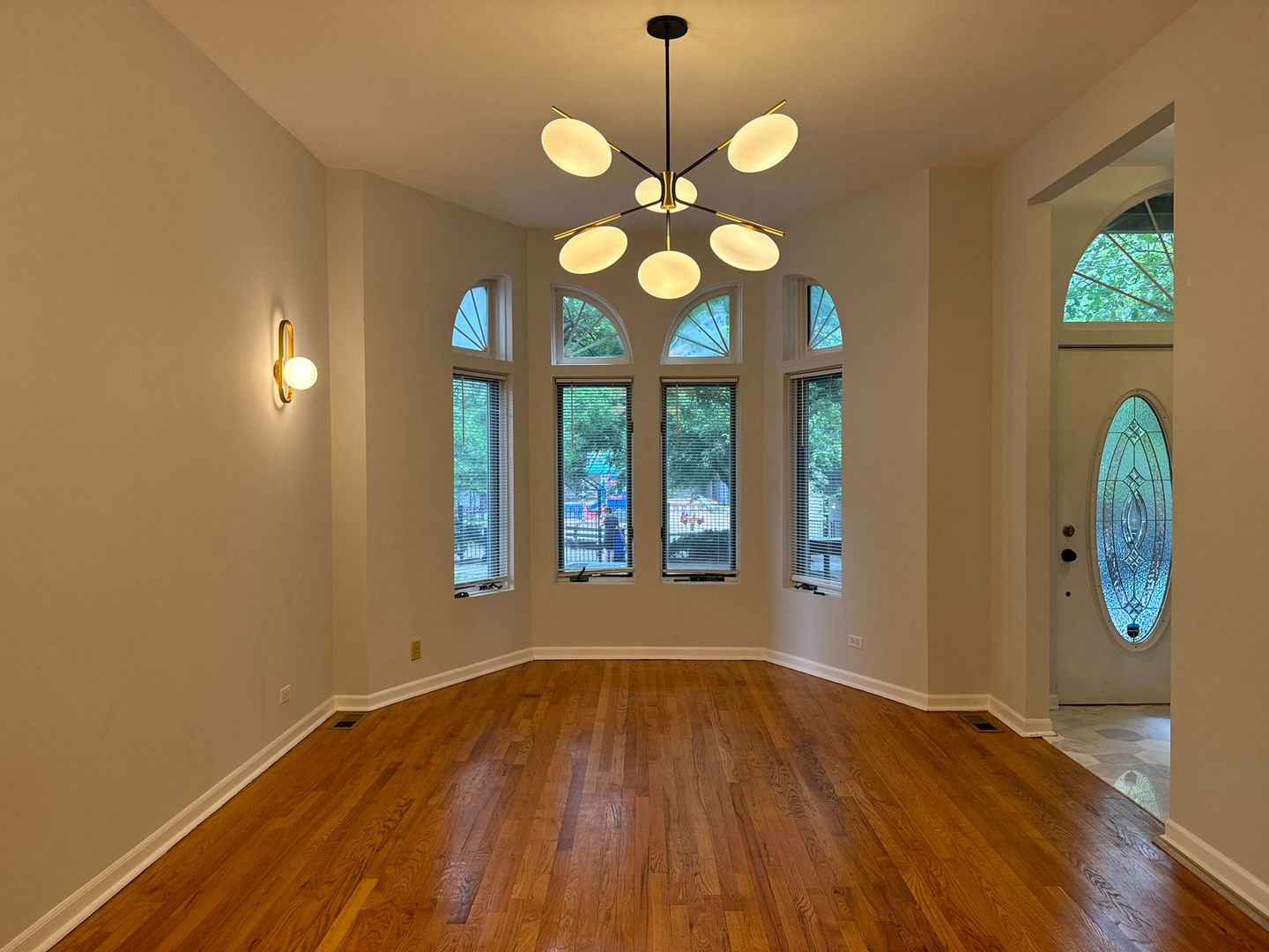 923 W Fletcher Street 1